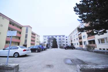 Parkplatz   Nord - Süd Ansicht