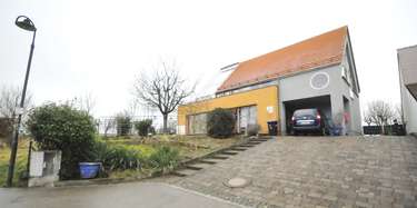 Zufahrt zu Einfamilienhaus